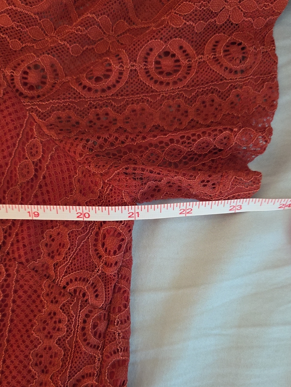 BloomChic Russet Lace V-Neck Peplum Drawstring Top, Size XL-14-16 - Picture 12 of 12